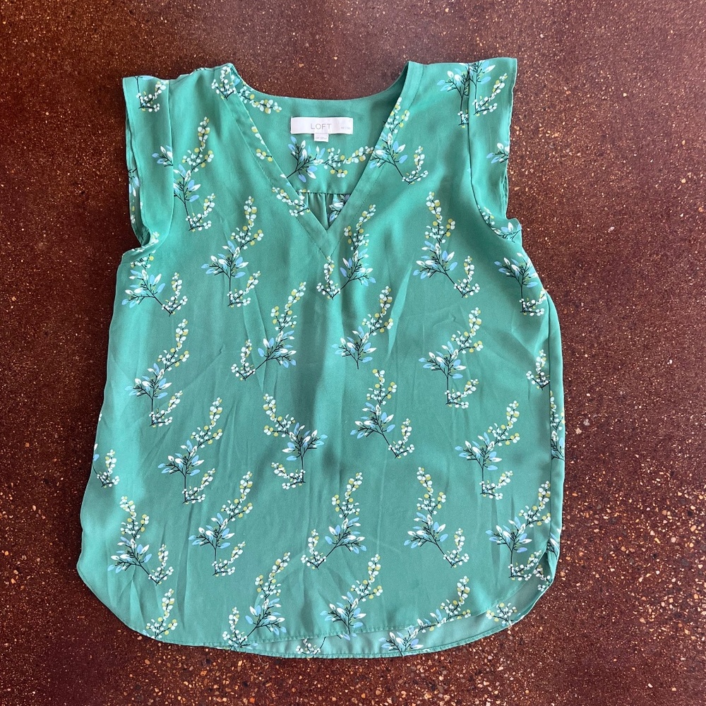 LOFT green nature motif summer blouse
